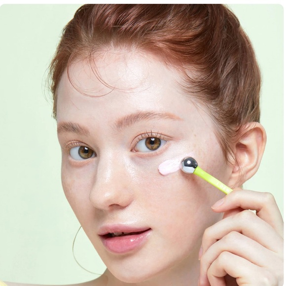 BUNDLE OF SKIN CARE Retails over $150 - Picture 5 of 9